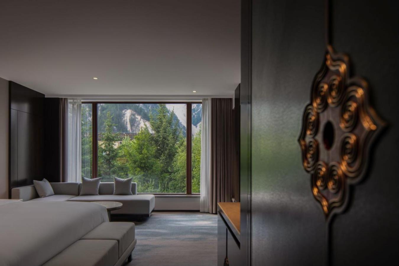 Premium King Room with Mountain View and Club Lounge Access